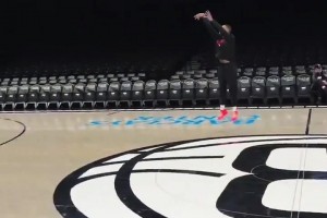 利拉德投三分像喝水一样简单，这弧线太美了👍...